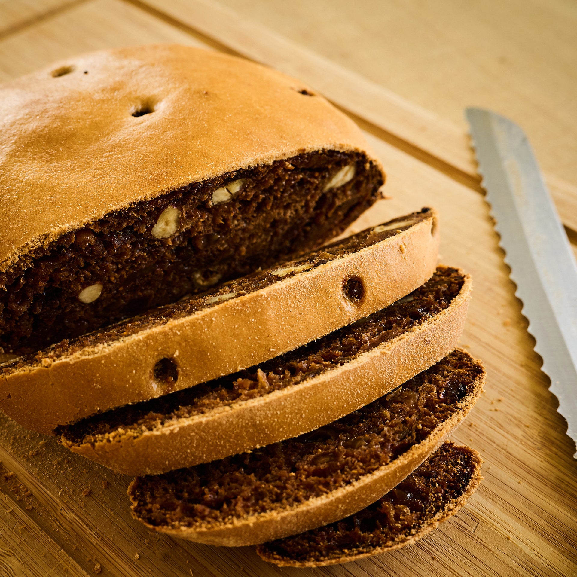 Handgemachtes Birnenbrot aus dem Allgäu – Mit getrockneten Birnen & Nüssen